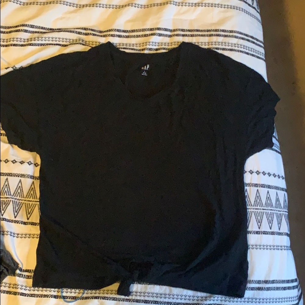 Gap black T